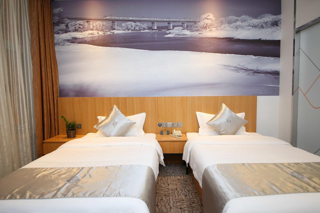 Chonpines Hotel ฉางชุน ภายนอก รูปภาพ