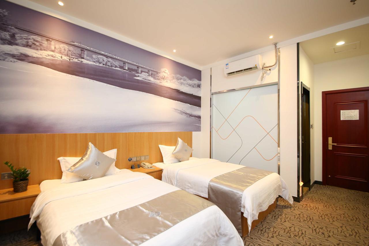 Chonpines Hotel ฉางชุน ภายนอก รูปภาพ