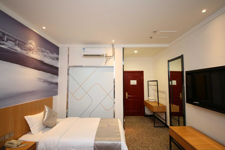 Chonpines Hotel ฉางชุน ภายนอก รูปภาพ